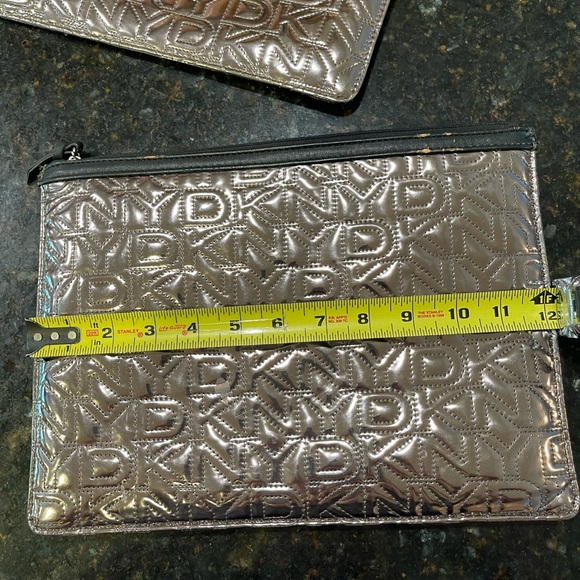 “DKNY” oversized 4 piece travel purse with 3 different sized zipper bags! - Picture 10 of 11